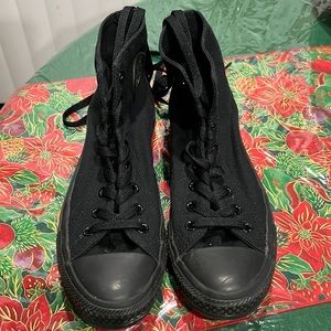 Black Converse All Star Men’s 7 /Women’s 9